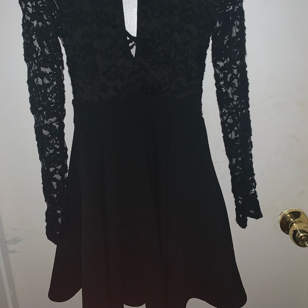 Mini lace black dress